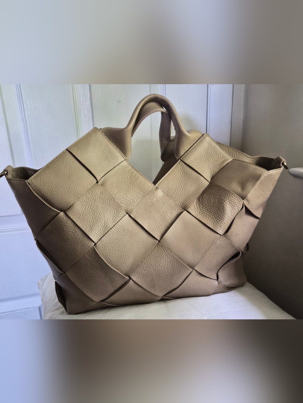 IACUCCI Italy 2-in-1 REVERSIBLE Woven Pebbled Leather Tote Bag - Taupe